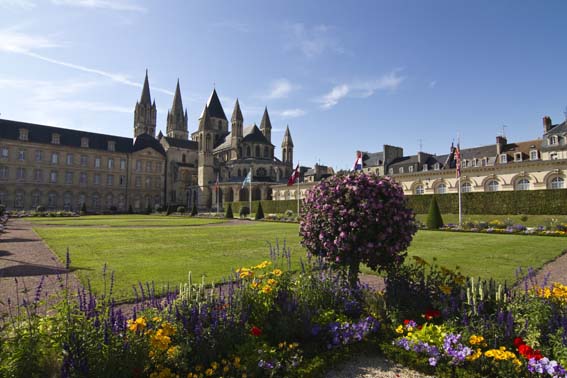 Caen vue église et parc